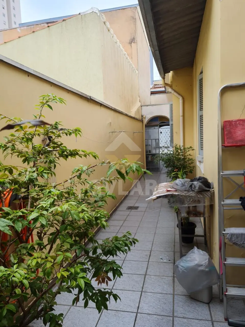 OPORTUNIDADE - CASA AMPLA EM ÓTIMA LOCALIZAÇÃO.